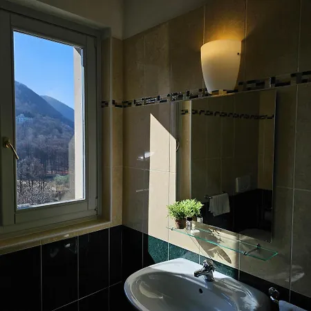 Funicolare 4* Lanzo dʼIntelvi