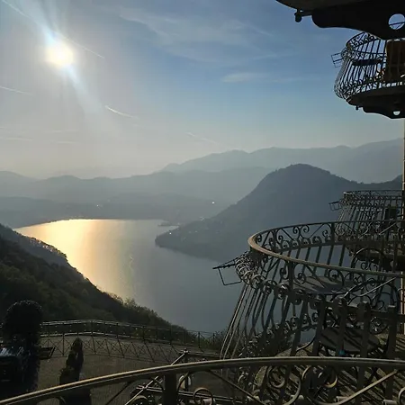 Funicolare 4* Lanzo dʼIntelvi